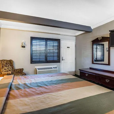 Rodeway Inn Hollywood-2