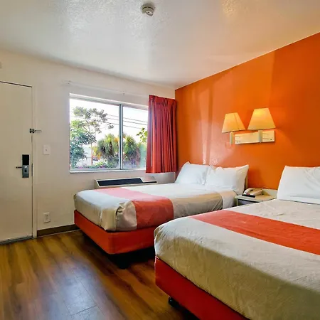 Travelodge By Wyndham Pompano Beach-2