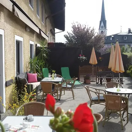 Hotel Pension Lindenhof-3