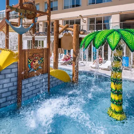 Hotel Oasis Park Splash-3