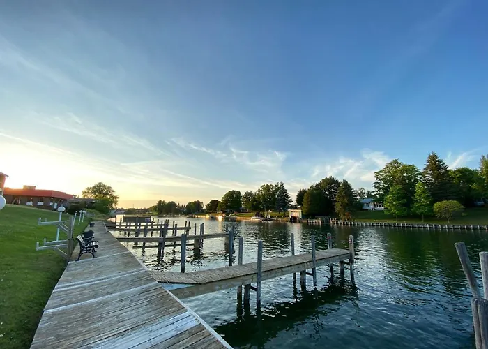 Fleetwood Inn Suites Cheboygan