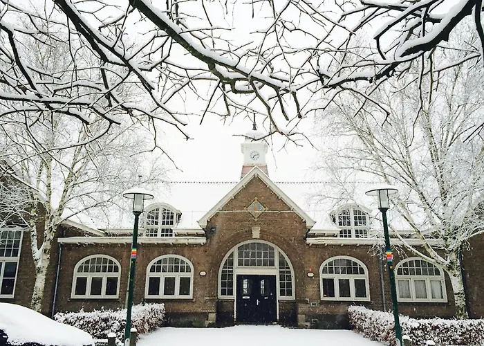 Overnachten in de oude West-Indiëschool Enschede