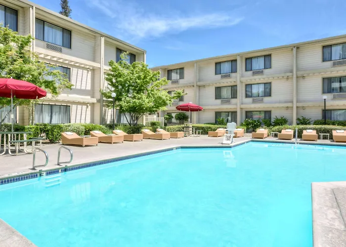 Hawthorn Suites Sacramento