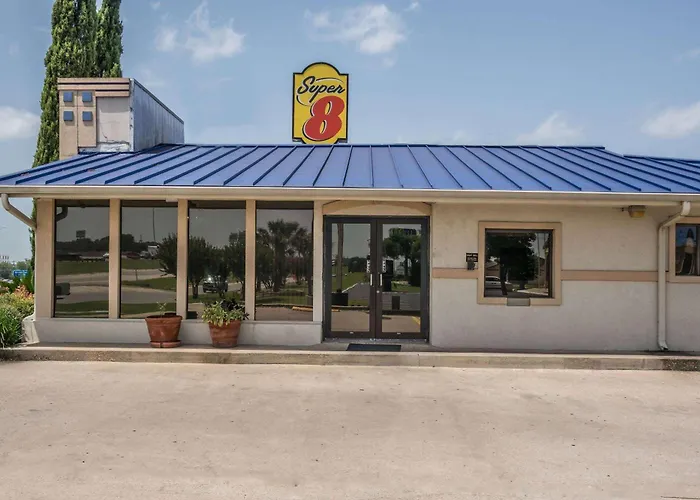 Super 8 By Wyndham San Marcos Hotel