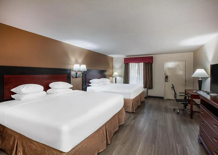 Days Inn & Suites By Wyndham Tyler
