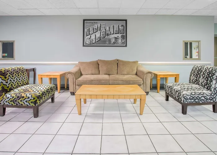 Super 8 By Wyndham Dunn Motel