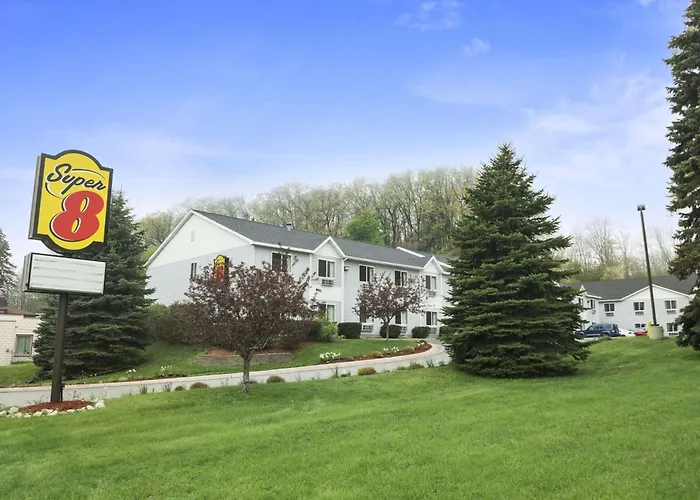 Super 8 By Wyndham Manistee