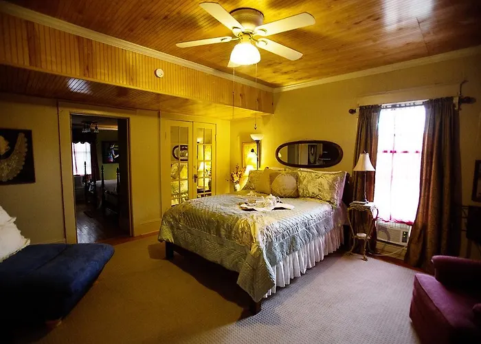 Bees B & B Mount Airy