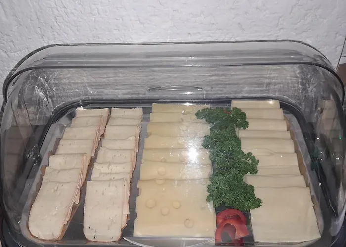 Hotel Alt Cues