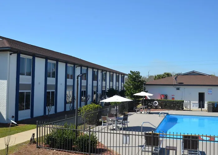 Americas Best Value Inn & Suites-Foley - Fully Renovated