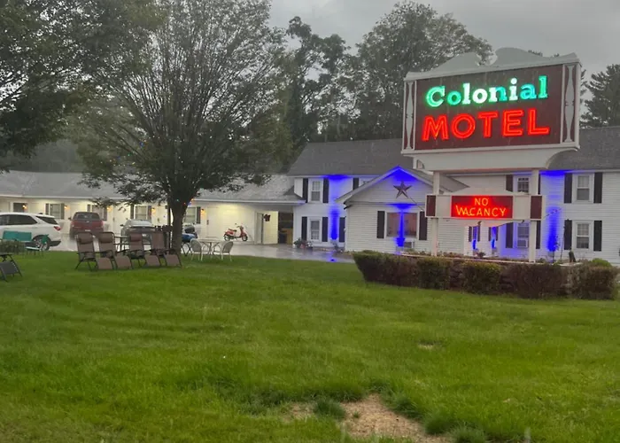 Colonial Motel
