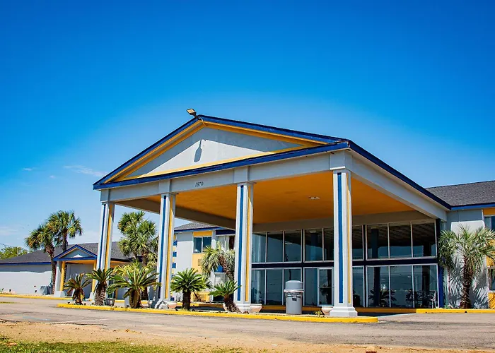 Super 8 By Wyndham Biloxi At The Beach