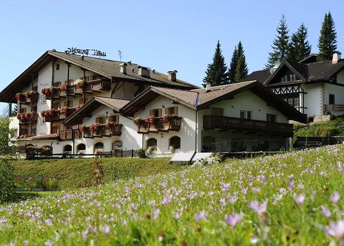 Alpine Touring Hotel-Petfriendly Pozza di Fassa