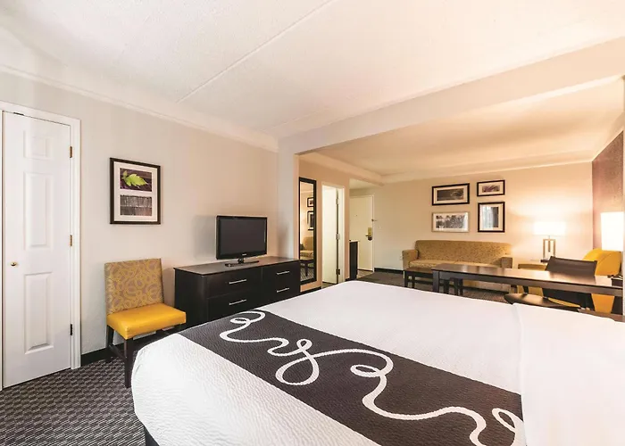 La Quinta Inn & Suites By Wyndham San Antonio Downtown