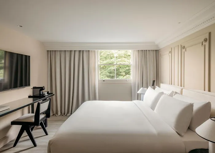 The Caesar Hotel Londen