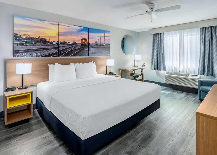 Days Inn By Wyndham Lamar