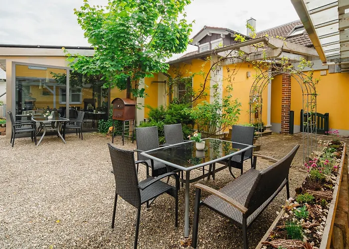 Hotel Pension Futterknecht Burgau