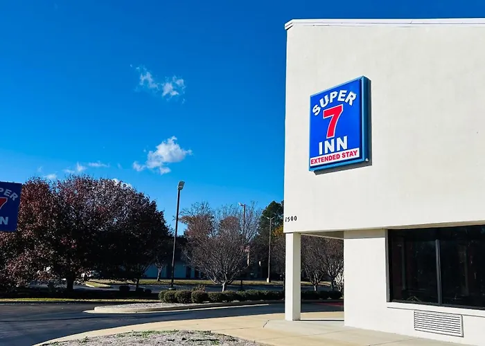 Super 7 Inn Tupelo