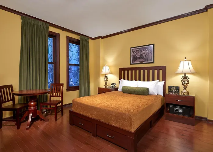 Hotel Apache (Adults Only)