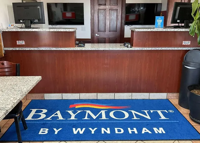Baymont By Wyndham Petoskey Motel