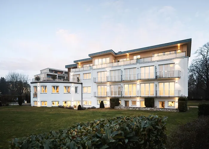 Hotel Vier Jahreszeiten an der Therme&Kliniken Bad Krozingen Nähe Freiburg&Schwarzwald Ideal für Wellness Kur&Business Ausflüge 24h Check In- WLAN&Parken gratis