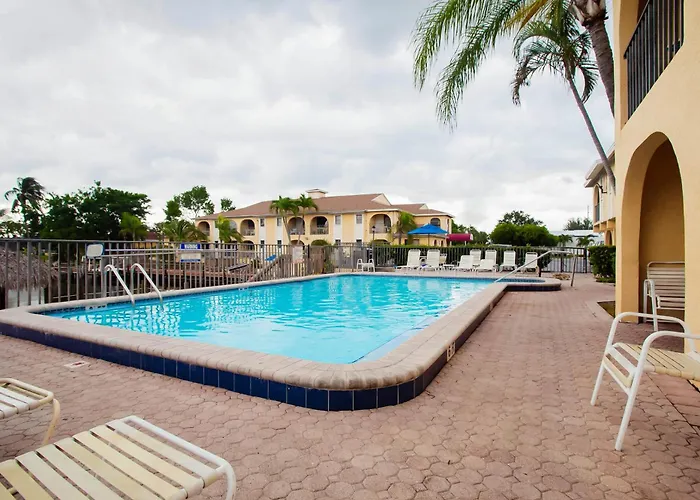 Oyo Waterfront Hotel- Cape Coral Fort Myers, Fl
