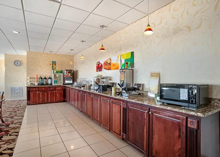 Quality Inn & Suites Near Lake Eufaula