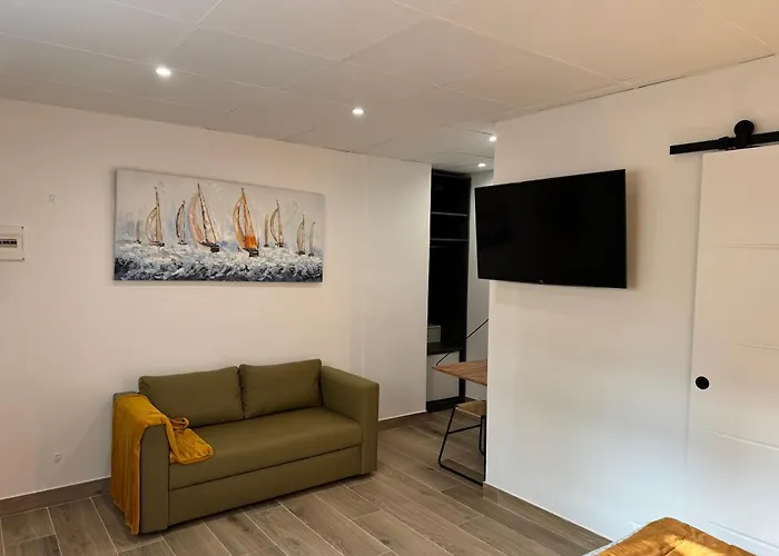 ROVIOR Rooms&Café Calafell