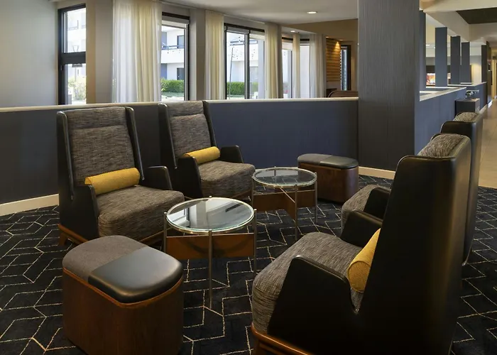 Courtyard By Marriott Fresno Hotel