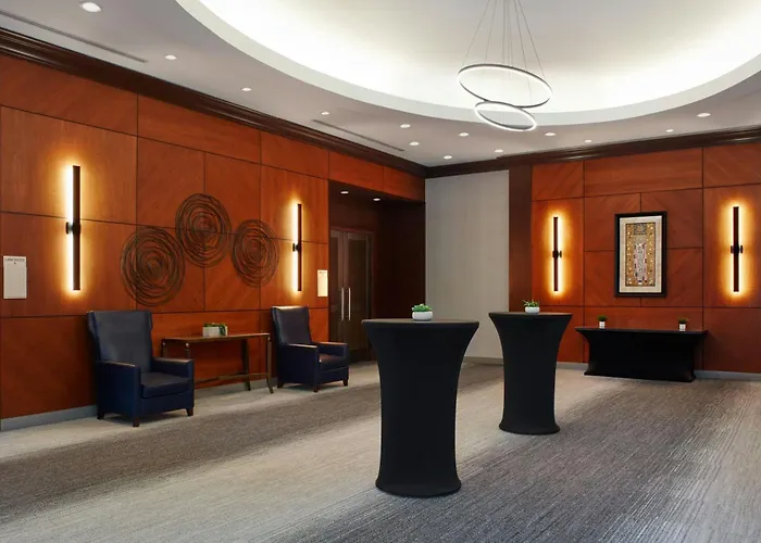 Courtyard By Marriott Hamilton Hotel