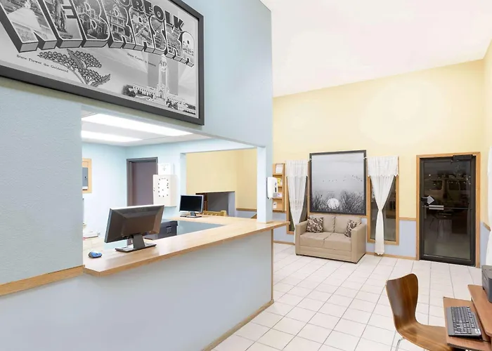 Super 8 By Wyndham Norfolk