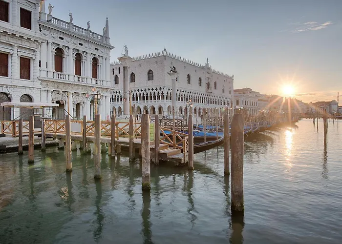 Hotel NH Venezia Santa Lucia