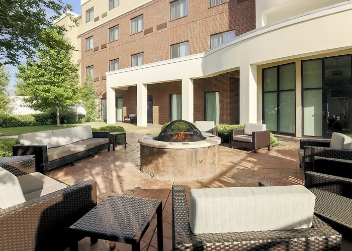Courtyard By Marriott Dallas Arlington South