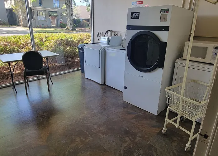 Studio 9 Inn & Suites Decatur