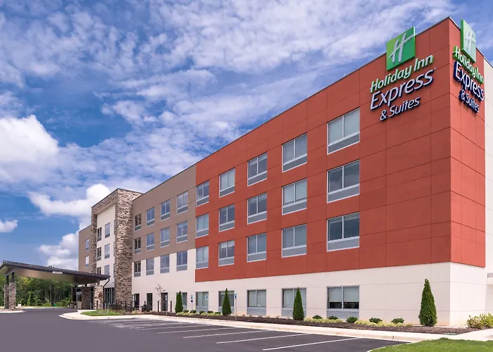 Holiday Inn Express & Suites Farmville By Ihg