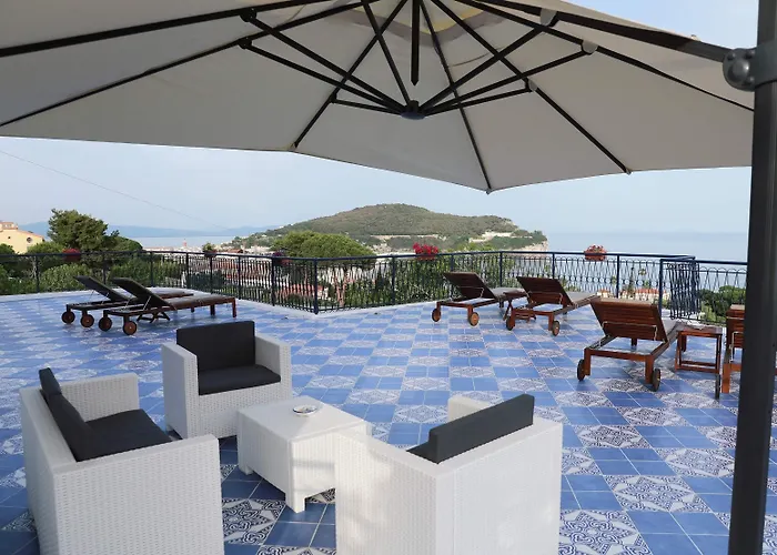 Gli archi sul mare