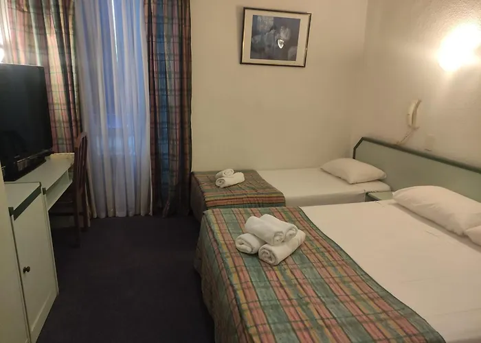 Hotel De Nevers Lourdes