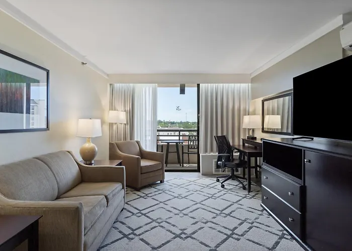 Crowne Plaza Executive Center Baton Rouge By Ihg Hotel