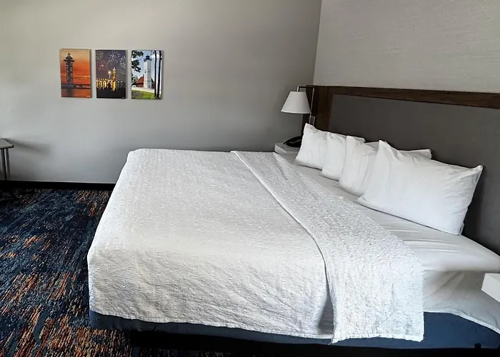 Hampton Inn & Suites Erie Bayfront