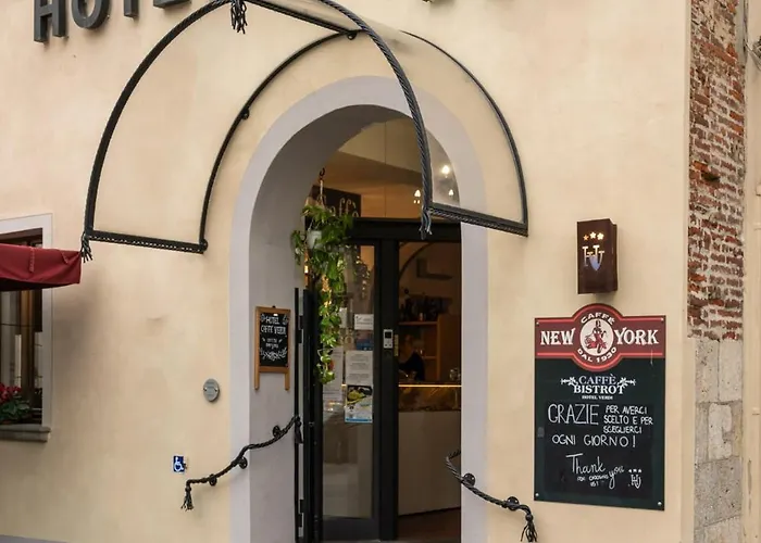 Hotel Caffe Verdi - 24 Hours Reception