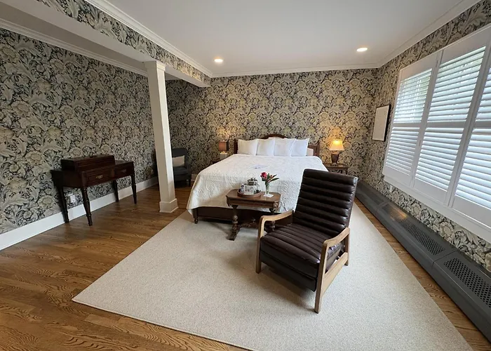 Maplewood Hotel Saugatuck