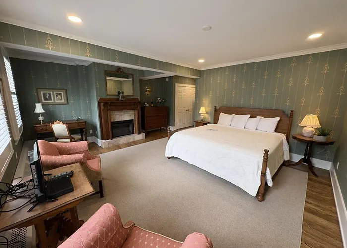 Maplewood Hotel Saugatuck