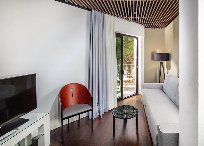 Monaco Suites Hotel