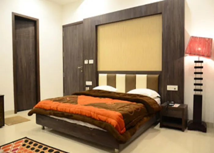 Hotel Popular Amritsar