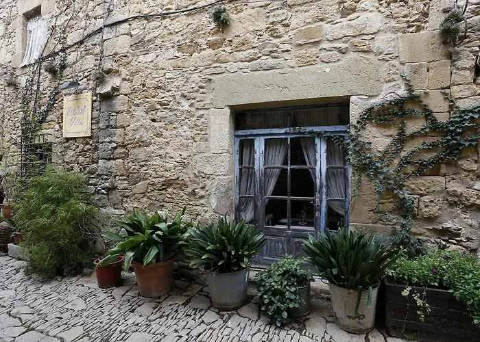 Hostal Blau Peratallada