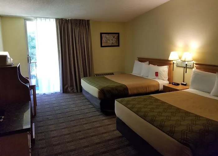 Econo Lodge Inn & Suites