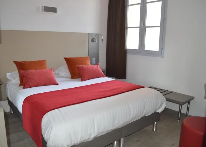 Logis Hotel du Parc-Restaurant - Le Rouget de Lisle Lons-le-Saunier